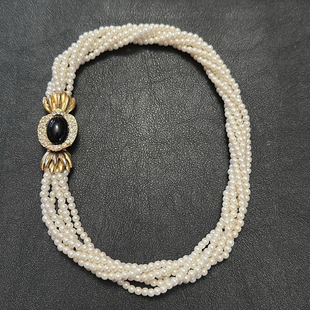 Korea Multiple Strand Faux Pearls W/ Black Glass & Rhinestone Clasp VTG Necklace - Picture 14 of 16